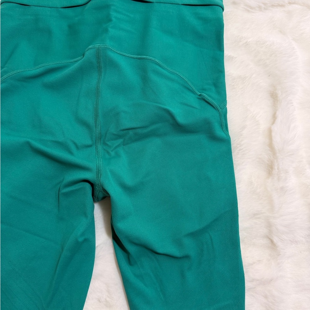 Lululemon Athletica Vibrant Green Shorts - Picture 4 of 9